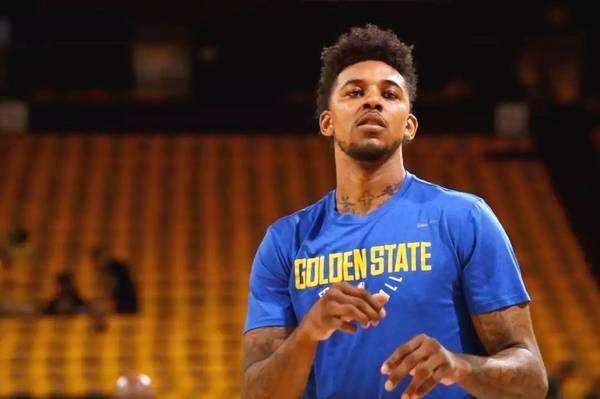 能在离任时 能在离任时