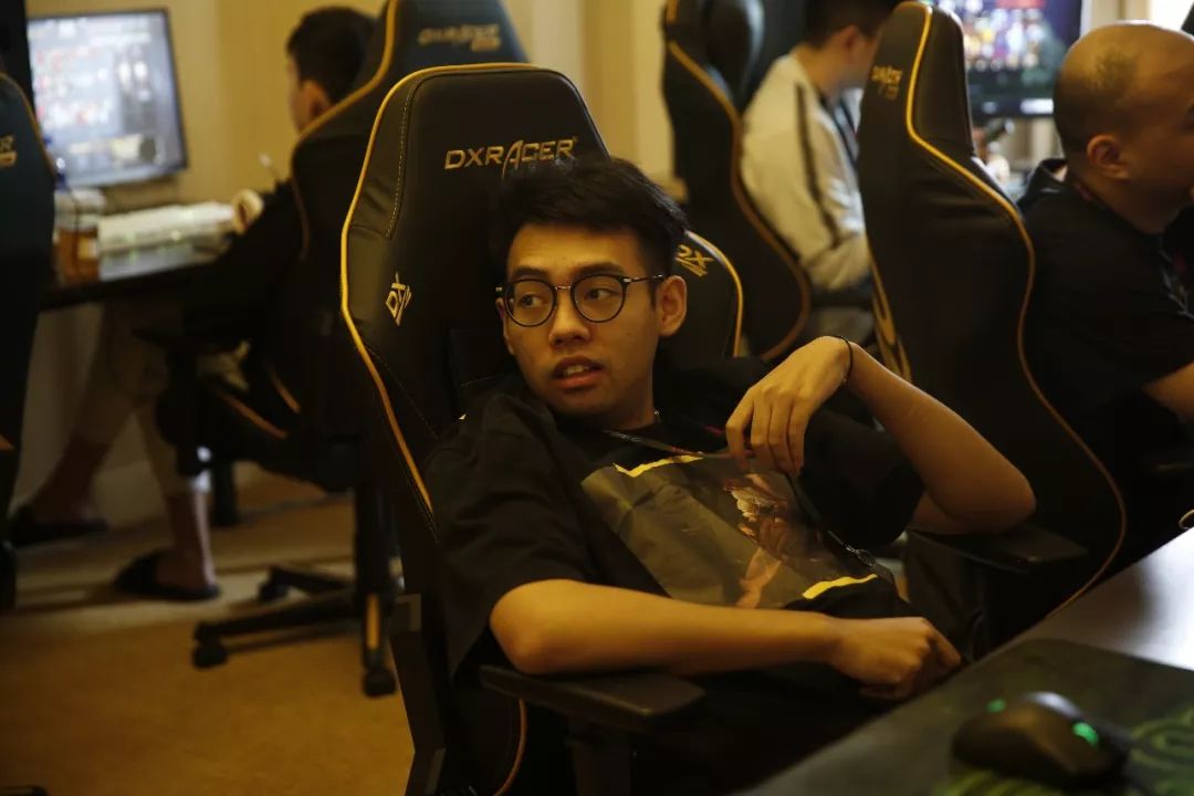 涌回两边休 涌回两边休